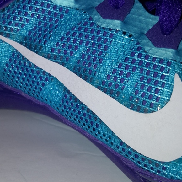 Nike Woman's Cleats - Picture 6 of 8